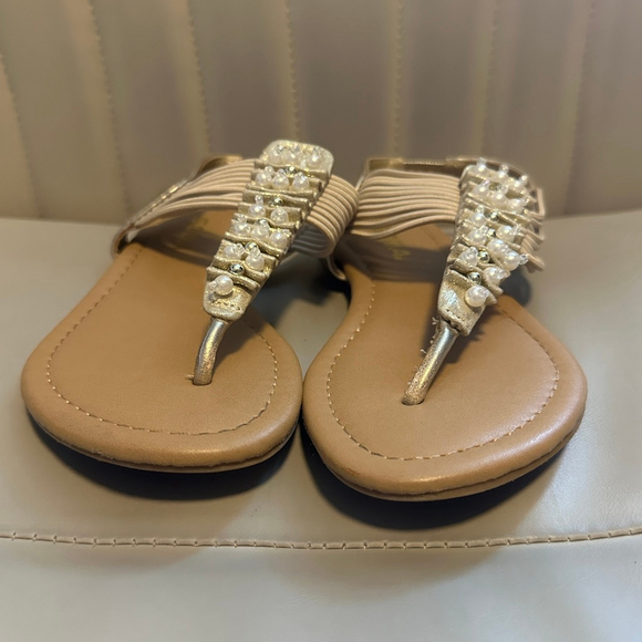 Girls SODA Gold Pearl Thong Sandals US 13.5 Multi-Strap Dress Summer Shoes - Picture 2 of 5